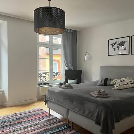 شقة Stilvolle Altstadtwohnung Mit 2 Schlafzimmern *